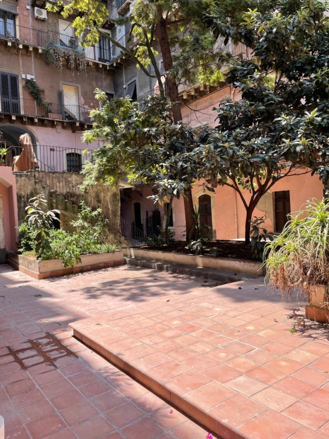 Corte Capuana Apartment Catania Bagian luar foto