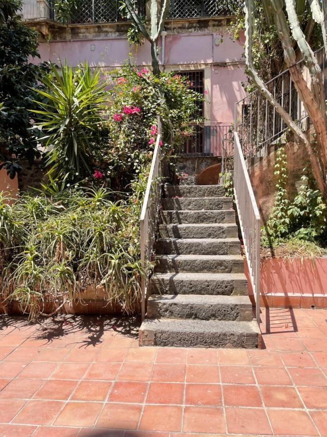 Corte Capuana Apartment Catania Bagian luar foto