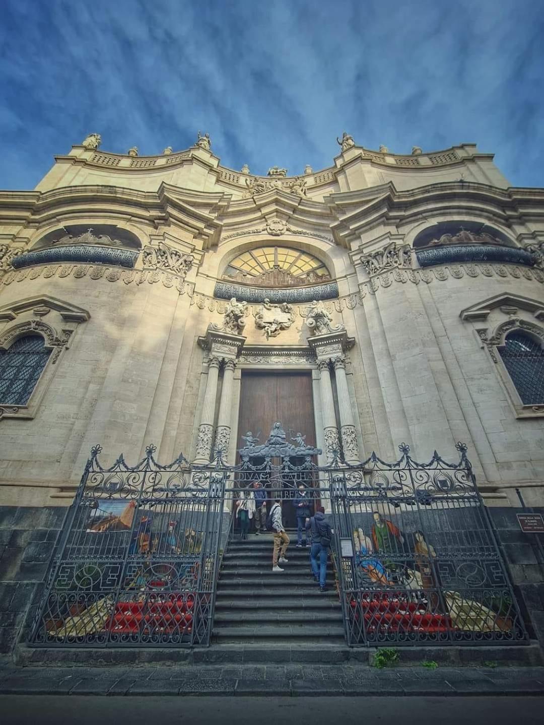 Corte Capuana Apartment Catania Bagian luar foto