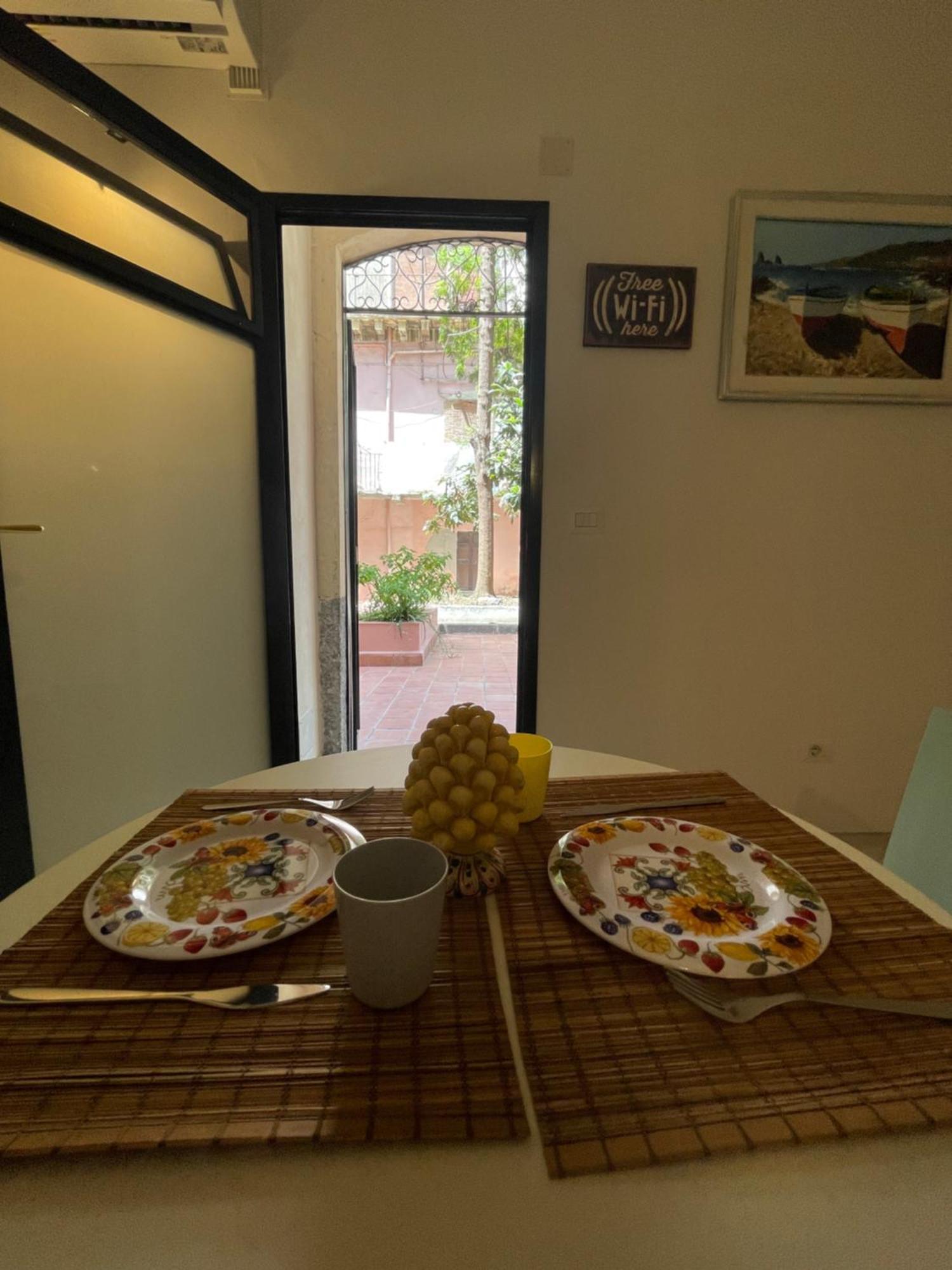 Corte Capuana Apartment Catania Bagian luar foto