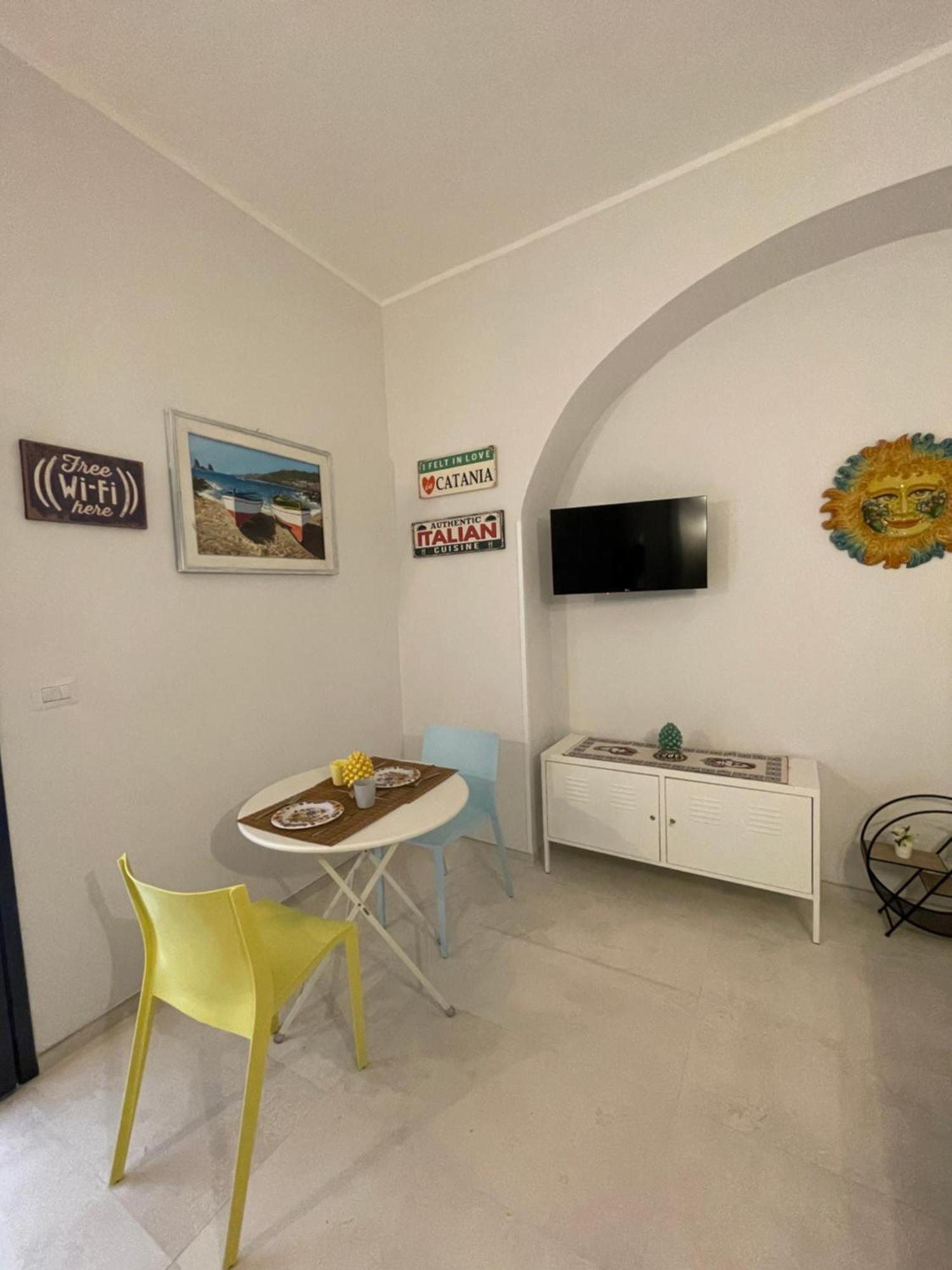 Corte Capuana Apartment Catania Bagian luar foto