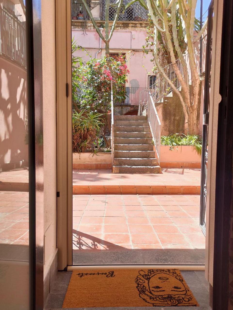 Corte Capuana Apartment Catania Bagian luar foto